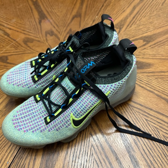 Nike VaporMax Shoes - Picture 7 of 7